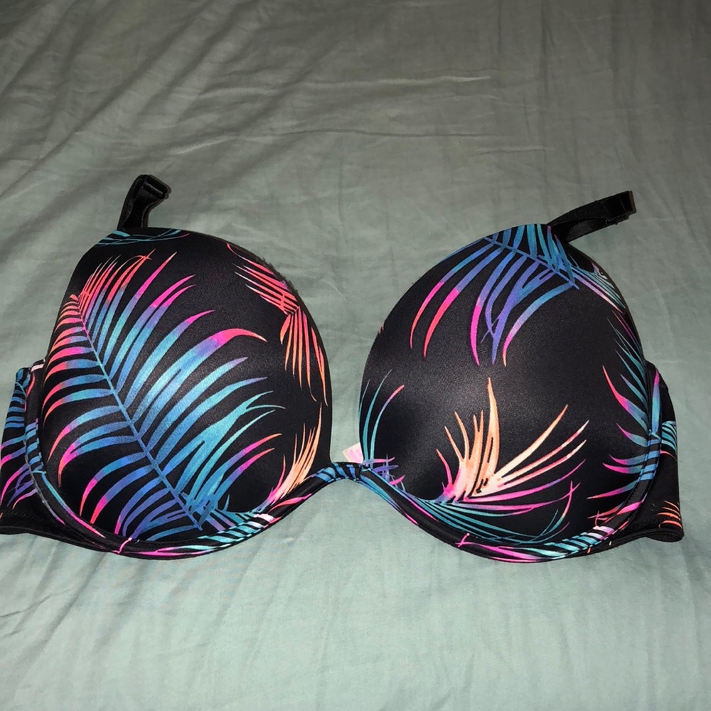 PINK VICTORIA SECRET BRA